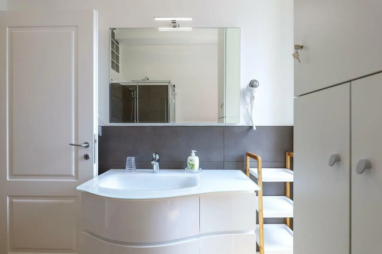 Primopiano - Sammartini Apartment Milan 0*,  Italy
